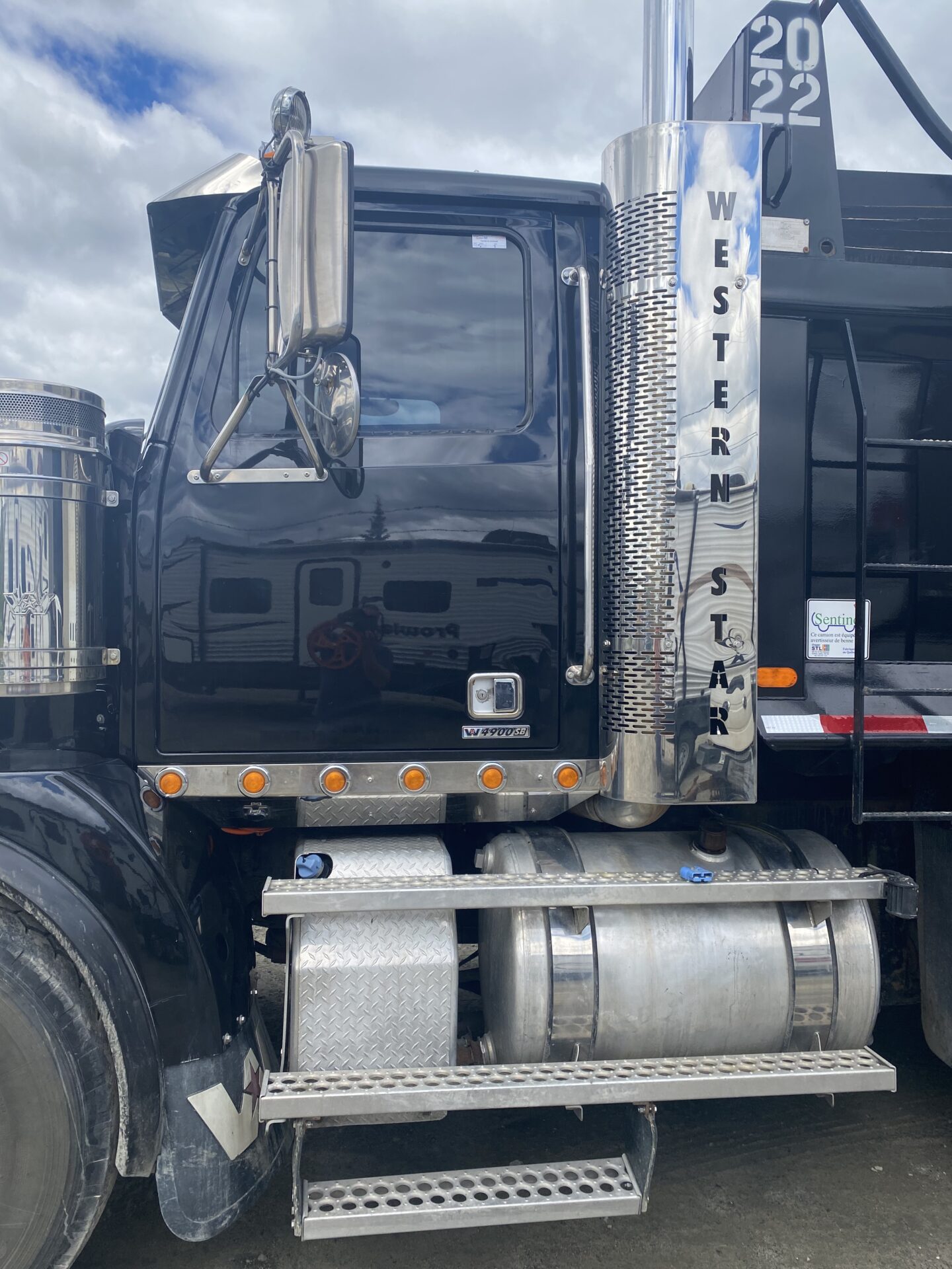 2017 Western Star 4900SB Tri Axle Dump Active Equipment Sales